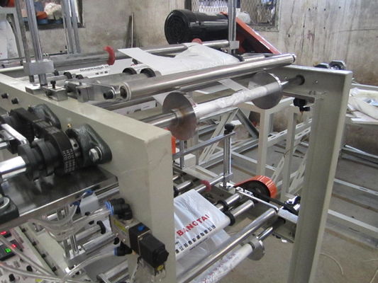 Hochgeschwindigkeitswesten-Tasche auf der Rolle, die Maschine mit coreless Rolle herstellt fournisseur